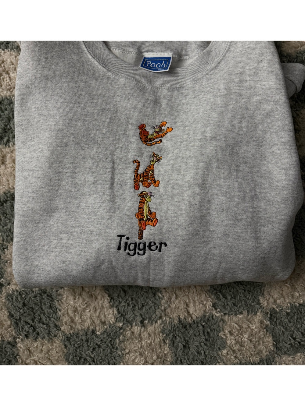 VTG 90s POOH Tigger Crewneck Embroidered Sweatshirt Pullover Gray Size 2XL Brazo